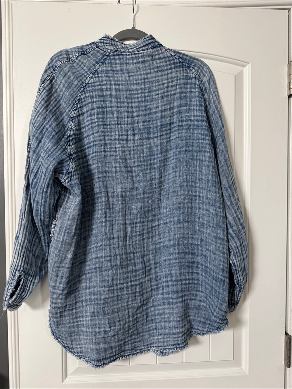 We The Free Faded Light Blue Casual Button-Down Shirt Jacket - Picture 4 of 4